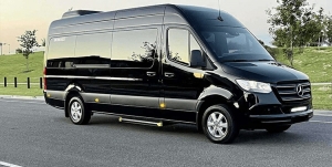 Jingle All Way: Unveiling Pleasures of Christmas Minibus Hire